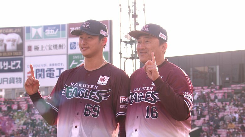 プロ初勝利を挙げた高卒3年目の内星龍と石井監督