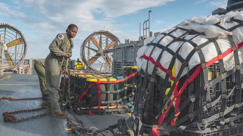 回収された気球の残骸