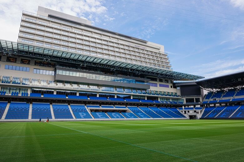 バルコニーからはサッカースタジアムを一望できる（提供：長崎スタジアムシティ）