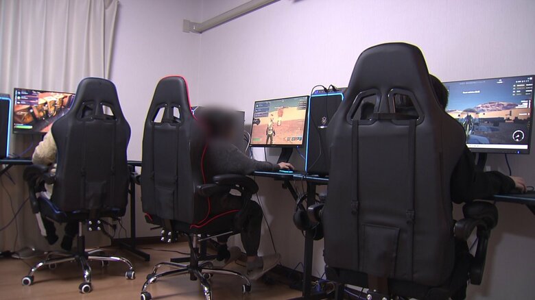 秋田市の放課後等デイサービス「ホアロハ・ディスカバリーラボ イースト」でeスポーツに取り組む子供たち