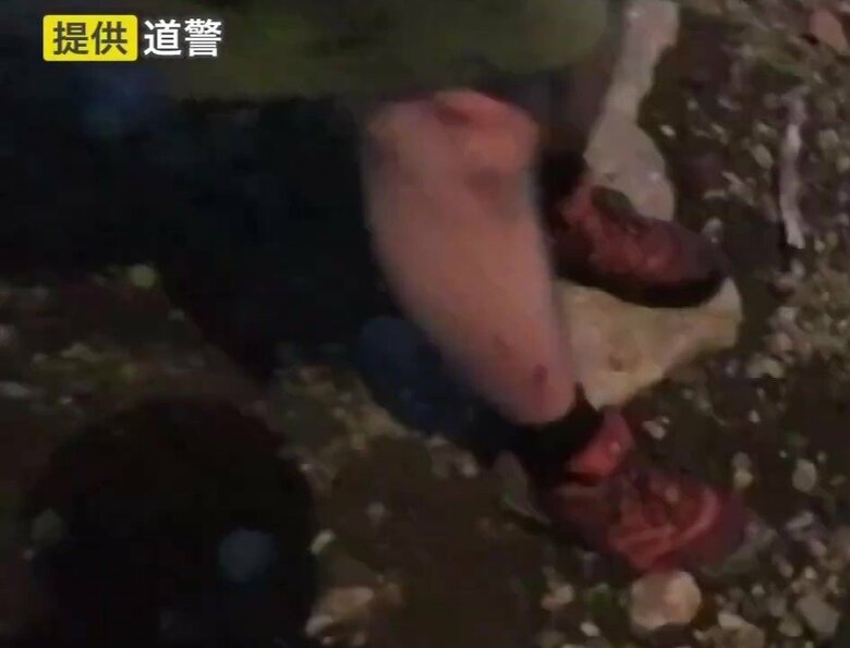 足に擦り傷を負った男性はハーフパンツ姿（提供：北海道警察）
