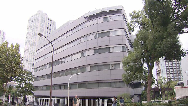 看板掛け替え作業が始まったジャニーズ事務所