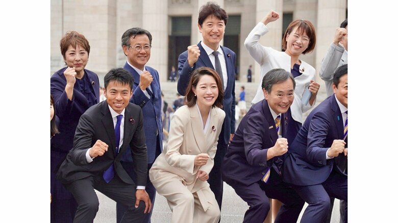 初登院の集合写真　2025年8月1日（牛田議員提供）