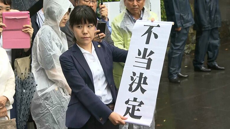 東京高裁の決定内容を伝える弁護団（2018年）