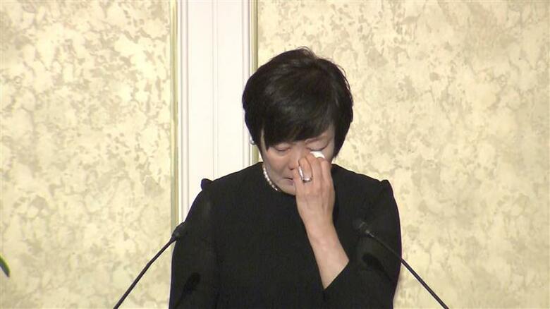 安倍元首相の追悼集会で涙ぐむ昭恵夫人（8日午後 都内）