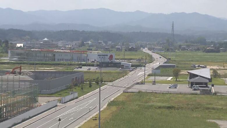 産業復興団地　中央、道路左側の建物が「ひなた工房双葉」