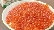 北海道標津町では学校給食に「イクラ丼」!? 別の日にはホタテ料理も…担当者「教室から歓喜の声が聞こえます」