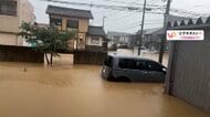 「もうあかんわ…」冠水して動けなくなる車、スーパーは食品廃棄も　福井県で記録的豪雨被害　炎天下で復旧作業続く