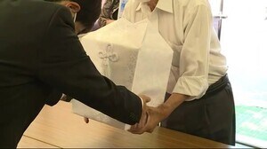 石巻市の女性の遺骨 遺族に引き渡し 震災で犠牲 身元判明〈宮城〉