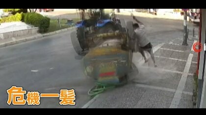修理中のバイクから突然炎上　慌てる店主をよそに客が息を「ふーふー」吹きかけ消火　SNSで“100万点”の評価　トルコ