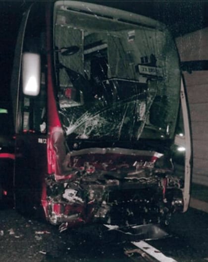 高速乗合バスの追突・多重事故～長時間運転による居眠りと事故後対応の不備が要因～