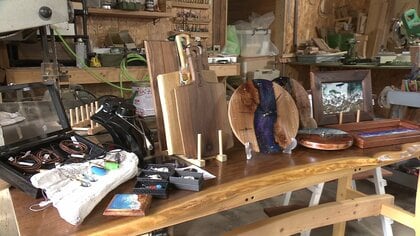 異素材との組み合わせに挑戦 オリジナルデザインで唯一無二の製品を 夫婦で営む木工工房 秋田の土産づくりにも意欲