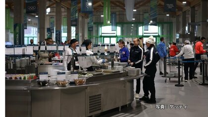 「食堂にはパスタ、フォカッチャ、ピザも」　ミラノ・コルティナ五輪の選手村を公開　鉄道車両基地跡地を再開発