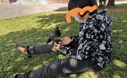小4息子が改まって「お母さんに紹介したい」…母親が会ったのは“鳩”!? 想像以上の光景にほっこり