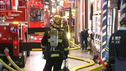 【速報】JR新宿駅前の飲食店で火災 4人けが　現在も消火活動続く
