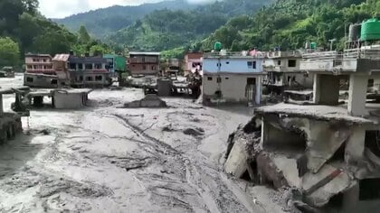 子ども3人含む日本人家族の安否確認急ぐ　ネパール・中国国境の大規模土石流で392人死亡、1400人超行方不明