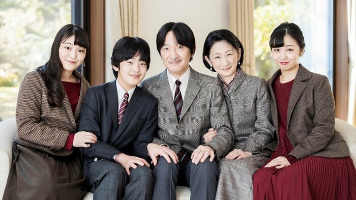 ご自宅でくつろがれる秋篠宮ご一家