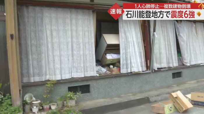 たんすが倒れているのがみえる