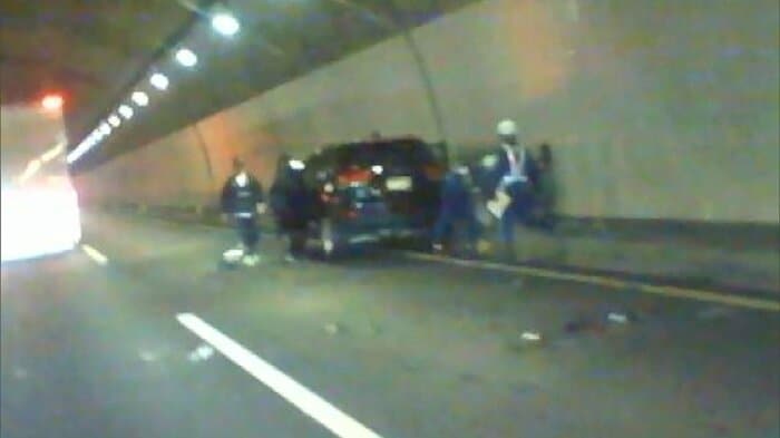 広末さんが乗っていた車。追突事故を起こしていた(視聴者提供:4月7日撮影)