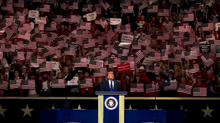 大統領と距離を取りすぎるとMAGA票が逃げるというジレンマも