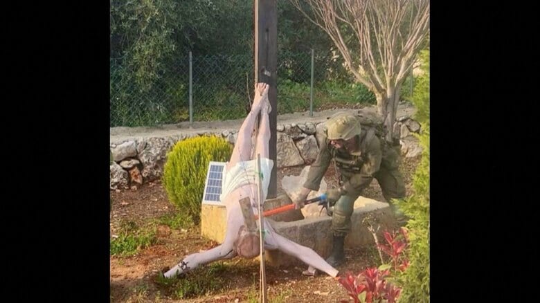 キリスト像を砕いたイスラエル兵の一撃　戦争が呼び覚ました宗教の記憶｜FNNプライムオンライン
