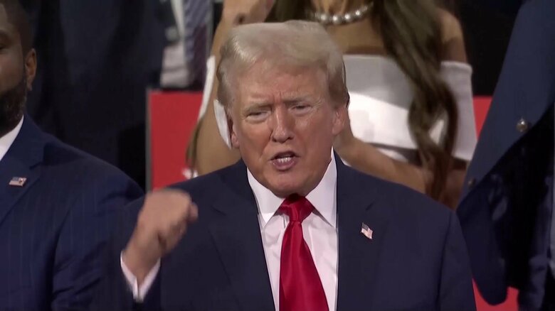 「USAコール」が会場に響き…暗殺未遂事件から生還のトランプ氏ガッツポーズで登場　副大統領候補には39歳ベストセラー作家｜FNNプライムオンライン