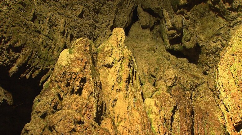 “天然のクーラー”が最高！3000万年前にできた自然の芸術「七ツ釜鍾乳洞」長崎唯一の鍾乳洞で猛暑をクールダウン　ラムネに“冷た～い”足湯も｜FNNプライムオンライン