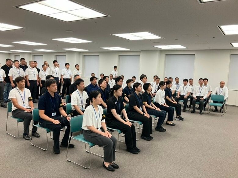 「被災されている方の心情に寄り添い不安軽減できるように」　熊本地震被災地パトロールなどのための大阪府警「支援部隊」が出発　熊本出身の巡査も“志願”　10年前の地震では被災した経験｜FNNプライムオンライン