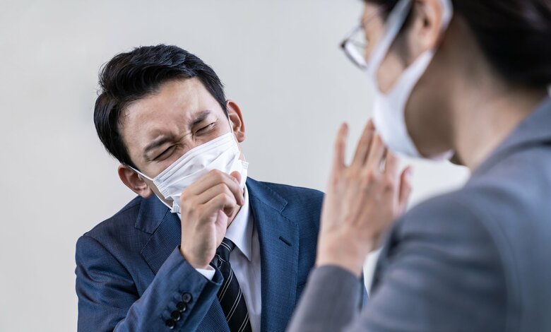 感染者扱いで社内に居づらくなった人も(画像はイメージ)