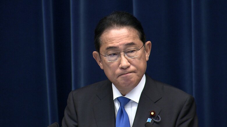 岸田首相の記者会見の様子（14日午前）