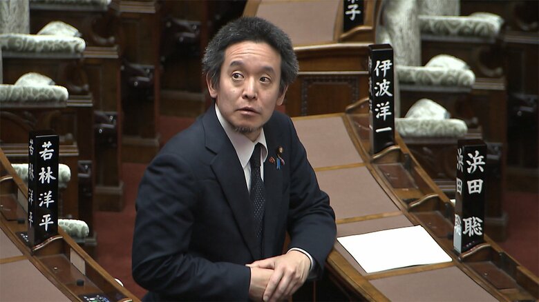 「除名」処分が決定した後、参院本会議場に残る浜田氏