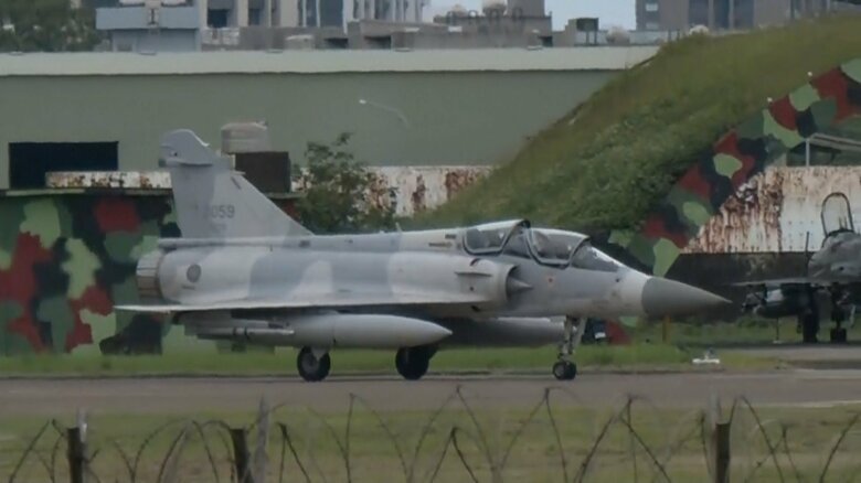 スクランブルに向かう台湾空軍ミラージュ2000-5型戦闘機（5月24日「連合利剣－2024A」2日目）