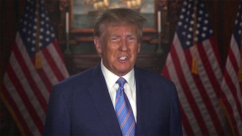 トランプ氏は「21日逮捕される」とSNSに投稿し支持者に抗議活動を呼びかけた