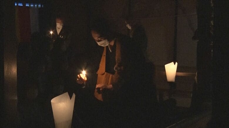 ろうそくに灯される火