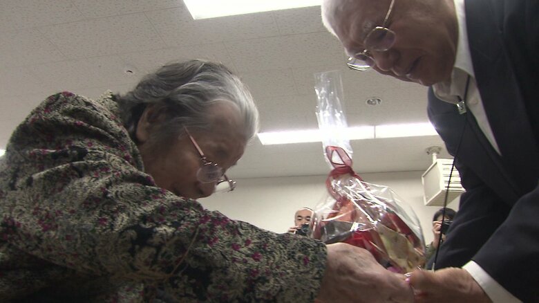 被爆者から折り鶴が託された