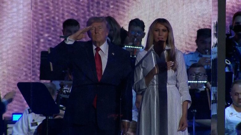 4日夜、国民に向けて演説を行ったトランプ大統領（ワシントン）