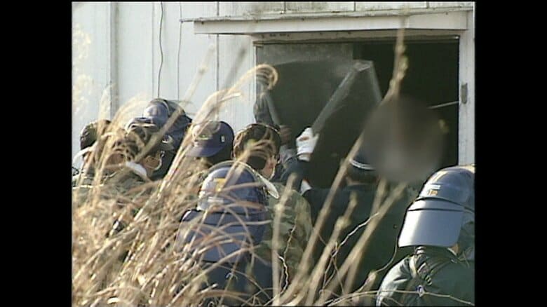 富士山総本部への家宅捜索（1995年3月22日）
