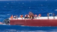 地中海のキプロス沖で267人乗りのフェリー転覆　少なくとも8人死亡 17人行方不明