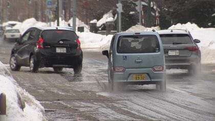 【混乱】新千歳空港 今季最多の118便欠航で1650人程が空港で一夜を それなのに飛行機”満席”で新幹線で東京へ帰る人も＿札幌は雪から一転し3月並みの暖かさ 巨大水たまりが出現 北海道