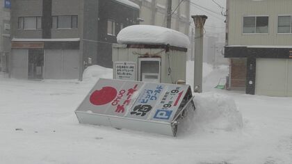 【特急電車なみの暴風】北海道の日本海側で猛吹雪に 最大瞬間風速32ｍを観測 220の学校が休校に 一方札幌では4cmの積雪 雪まつりを楽しむ人も安堵 北海道