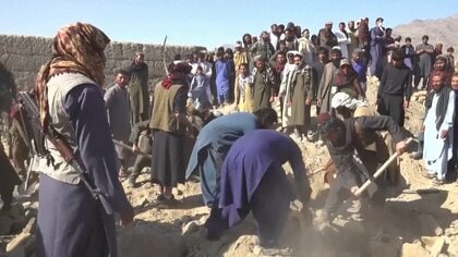 パキスタン、武装勢力の拠点攻撃　アフガン“民間人数十人が死傷”