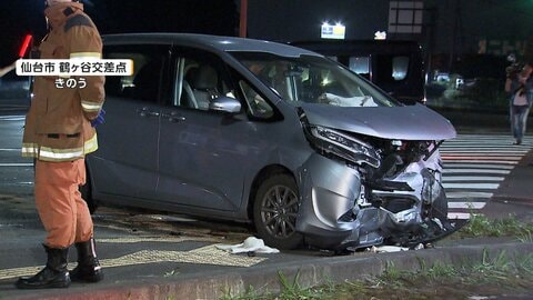 車同士が衝突、ガードパイプ突き破り数メートル落下　4人ケガ　宮城・仙台市