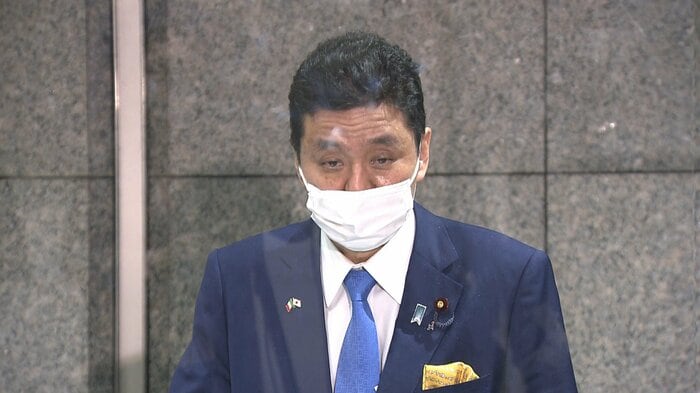 会談後、記者会見に臨む岸防衛相