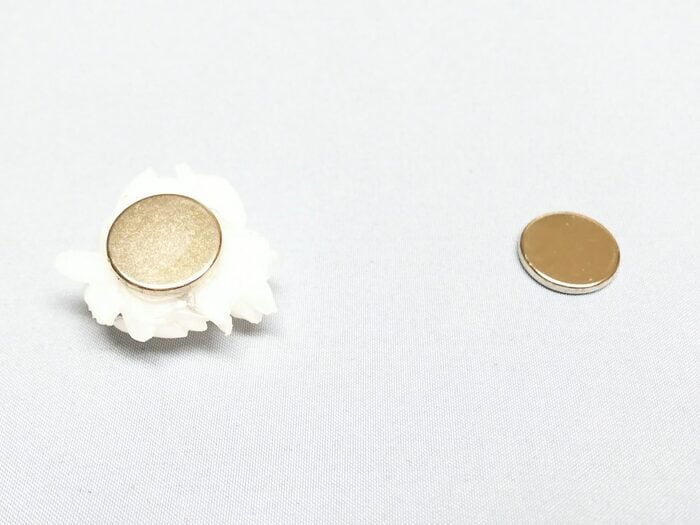 食品サンプルの裏は磁石
