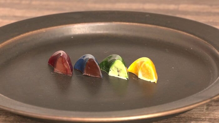 （左から）ラズベリー、焙煎コーヒー、枝豆、ほおずきと秋田県産食材を使用