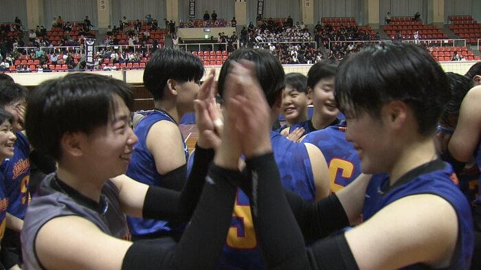優勝後のハイタッチ