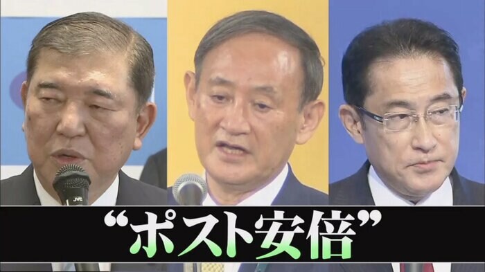 石破茂 自民党元幹事長(左)、菅義偉官房長官(中)、岸田文雄 自民党政調会長
