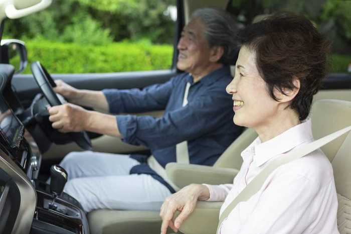 高齢の親に切り込みにくい「免許返納」のハナシ…きっかけにできる5つの話題