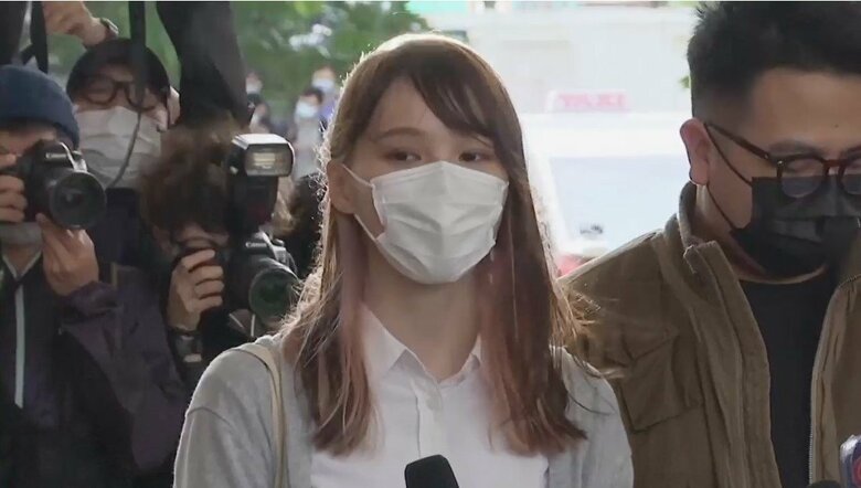 「出頭しない限り一生追われる」と警告…カナダに“亡命”の民主活動家・周庭さんを指名手配　香港警察｜FNNプライムオンライン