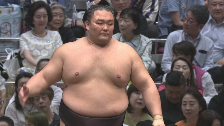朝乃山、物言いで軍配覆り連勝ならず　悔しい黒星　「かかとが先に出ていた」【大相撲夏場所 2日目結果】｜FNNプライムオンライン